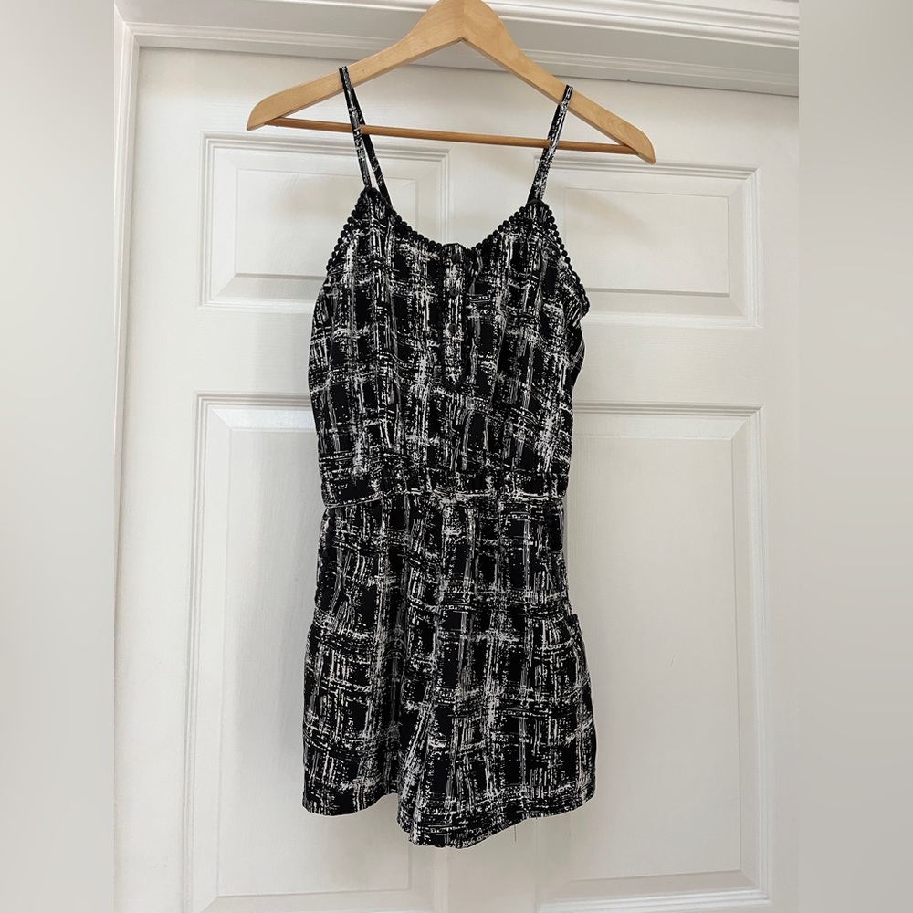 Ardene Black and White Patterned Romper size medium